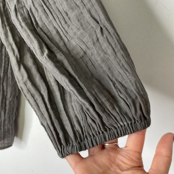 Soaked in luxury pleats texture balloon sleeve sheen blouse - Picture 4 of 9